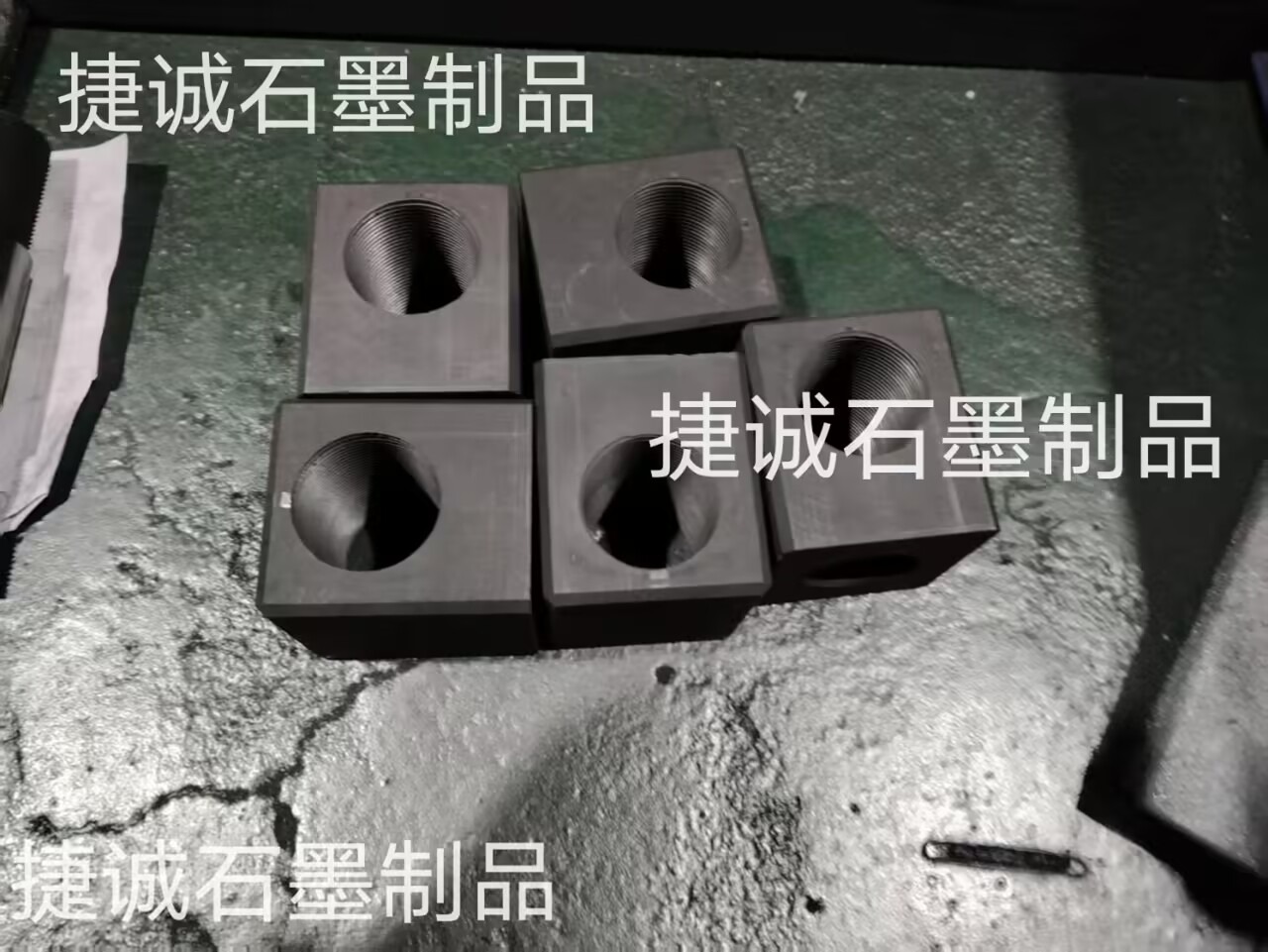 真空爐石墨電極頭，真空爐石墨件，真空爐石墨件石墨電極頭，真空爐石墨配件，真空爐石墨件加工，真空爐石墨件生產(chǎn)廠家